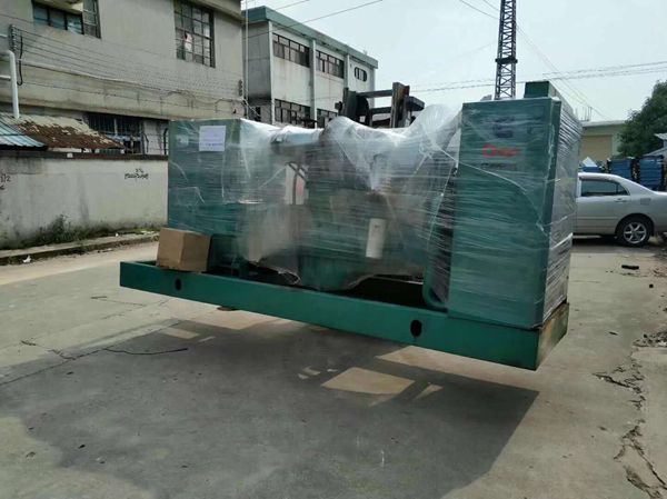 250KW康明斯柴油發(fā)電機(jī)